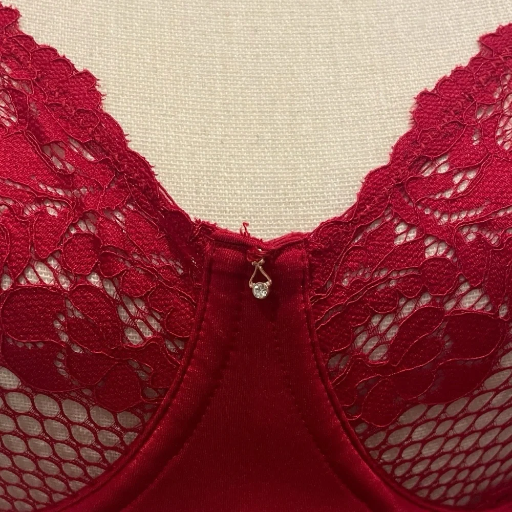 Le Mystere Allure Lace Unlined Red Bra - Picture 4 of 7